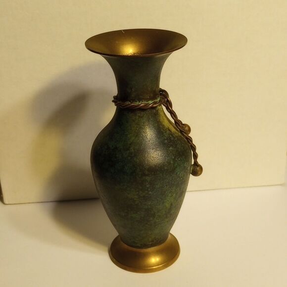 Small Vintage Brass Vase - Picture 4 of 7